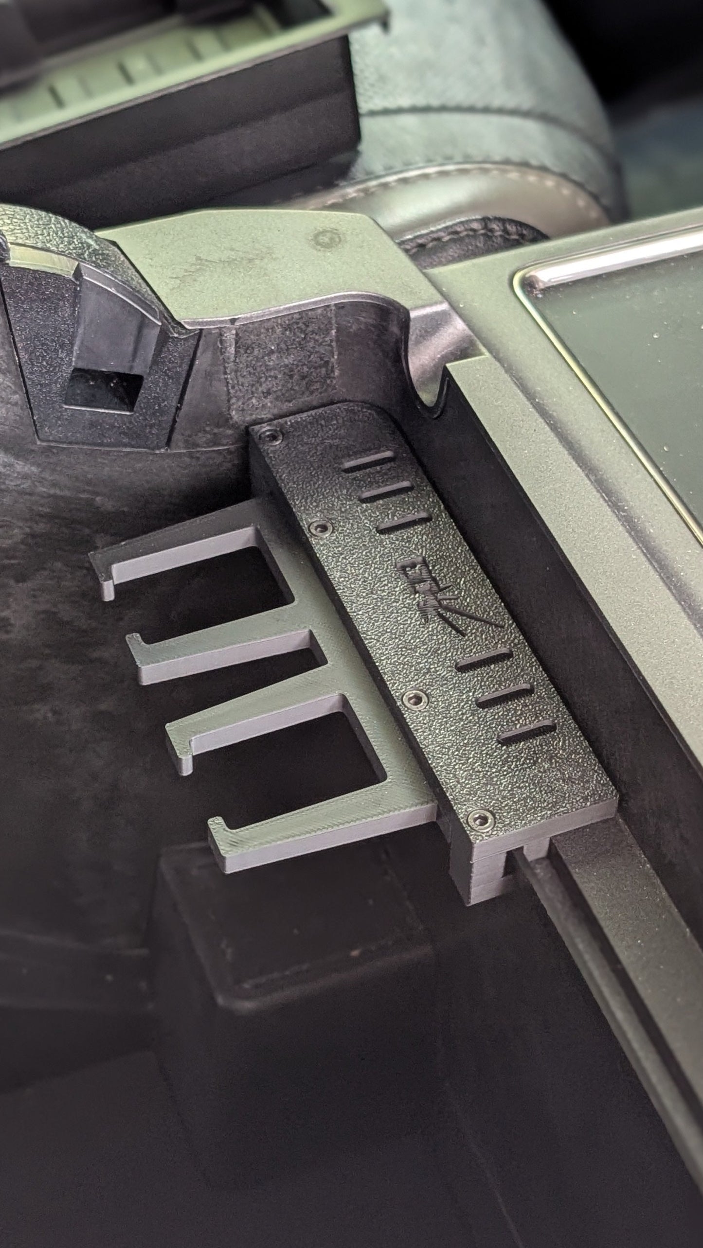E10BUILDS FORD F150 (2015-2020, +Raptor) & Super Duty (2017-2022) - Modular Armrest Magazine Mount