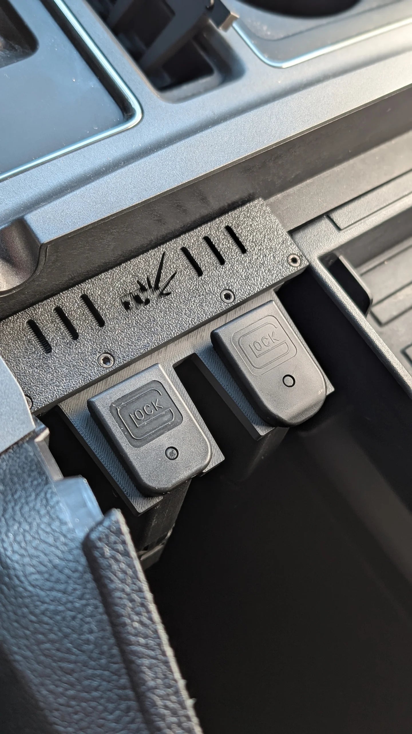 E10BUILDS FORD F150 (2015-2020, +Raptor) & Super Duty (2017-2022) - Modular Armrest Magazine Mount